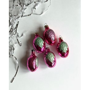 Purple plums w green leaves, set of 5