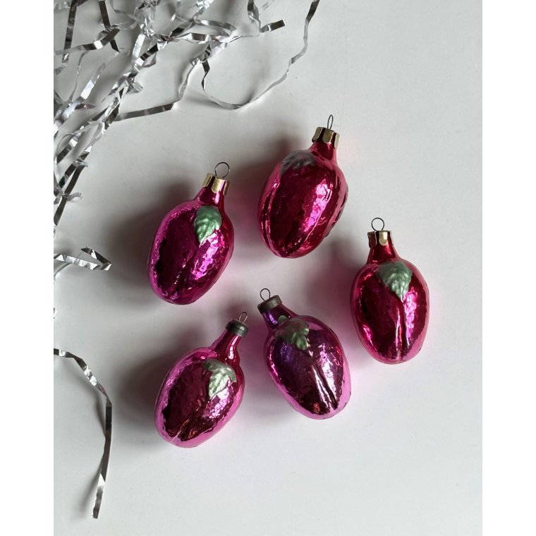 Purple plums w green leaves, set of 5