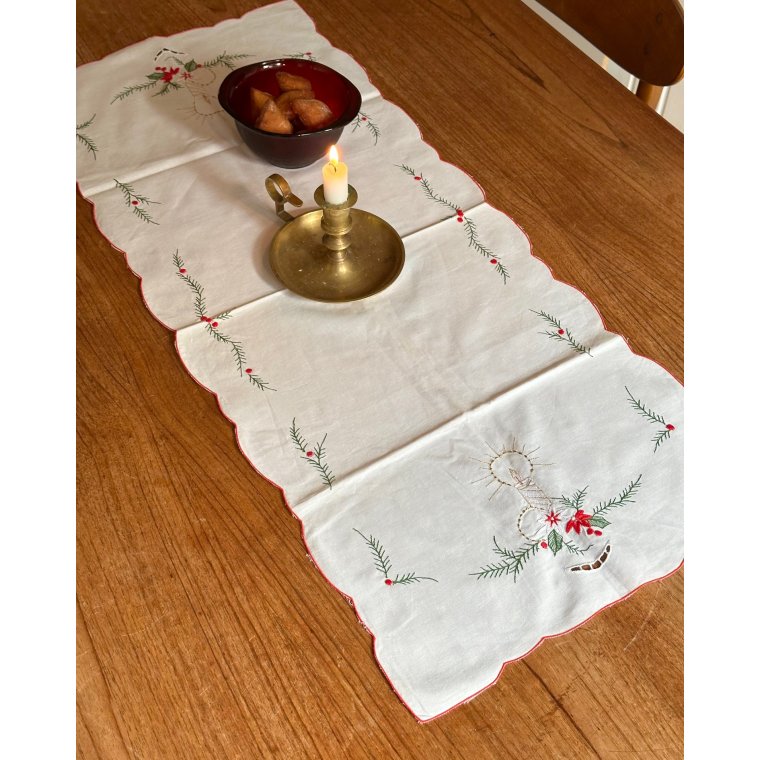 Hvid bordlber, broderet, 88 x 38 cm