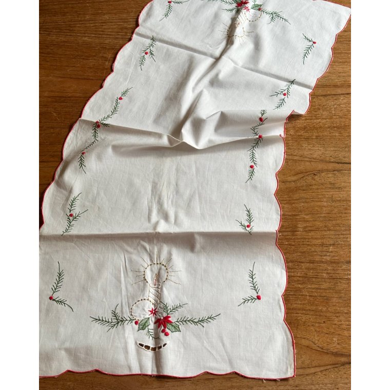 Hvid bordlber, broderet, 88 x 38 cm