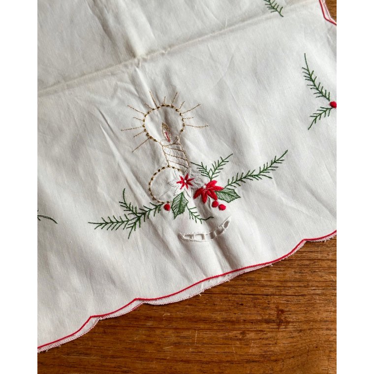 Hvid bordlber, broderet, 88 x 38 cm