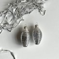 Ruffled with snow, silver, set of 2