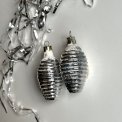 Ruffled with snow, silver, set of 2