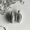 Ruffled with snow, silver, set of 2