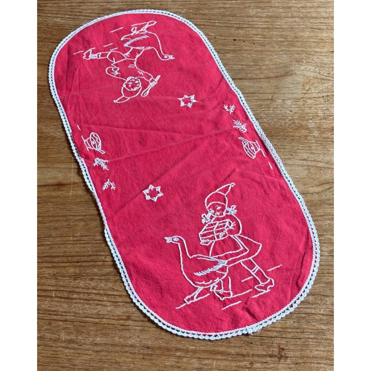 Hndbroderet bordlber, 57 x 23,5 cm