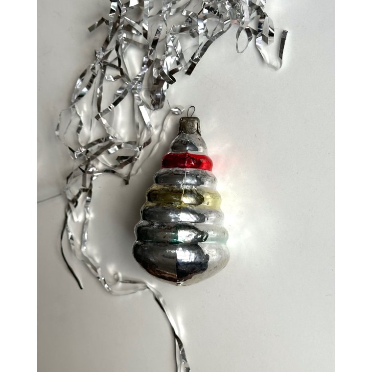 Stort, slv ornament m farve