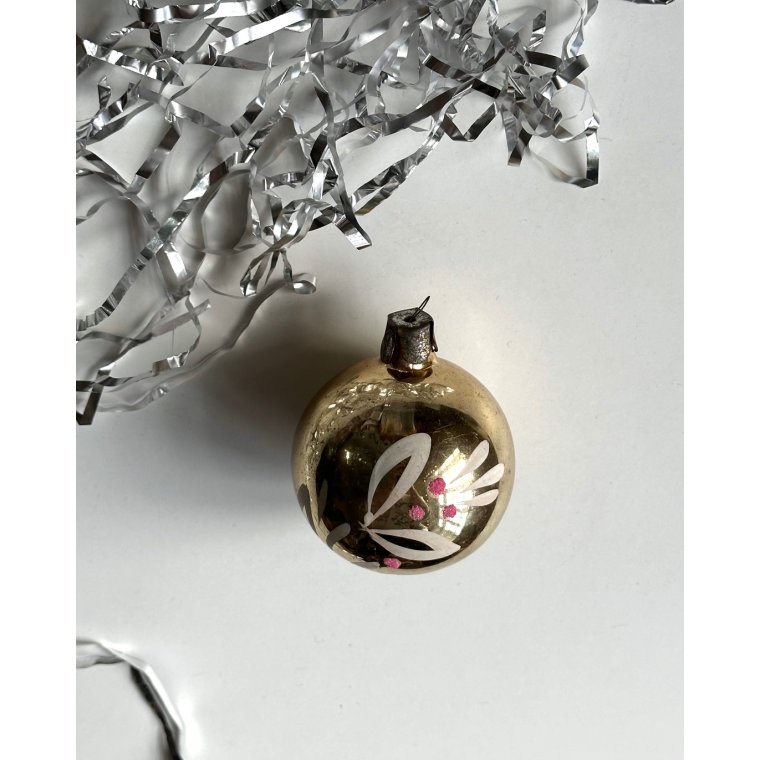 Champagnefarvet kugle m dekoration