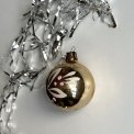 Champagnefarvet kugle m dekoration