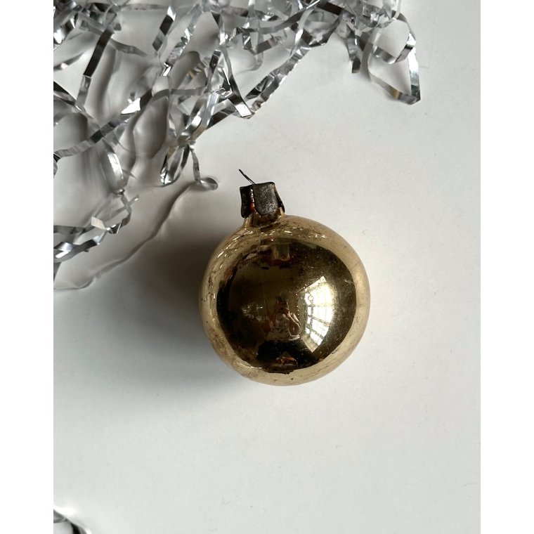 Champagnefarvet kugle m dekoration