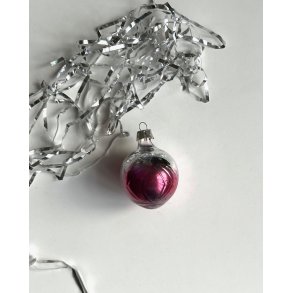Silver ornaments w contour and pink