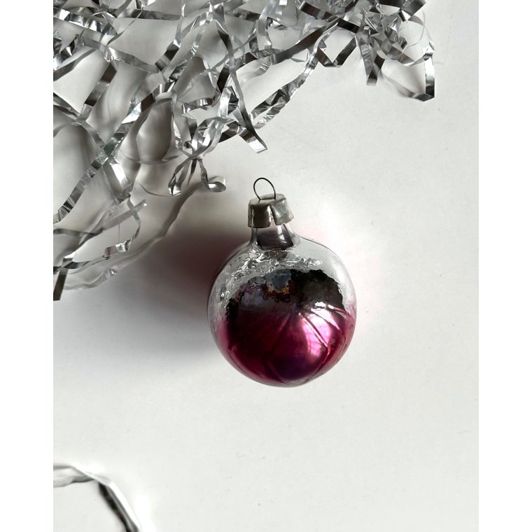 Silver ornaments w contour and pink