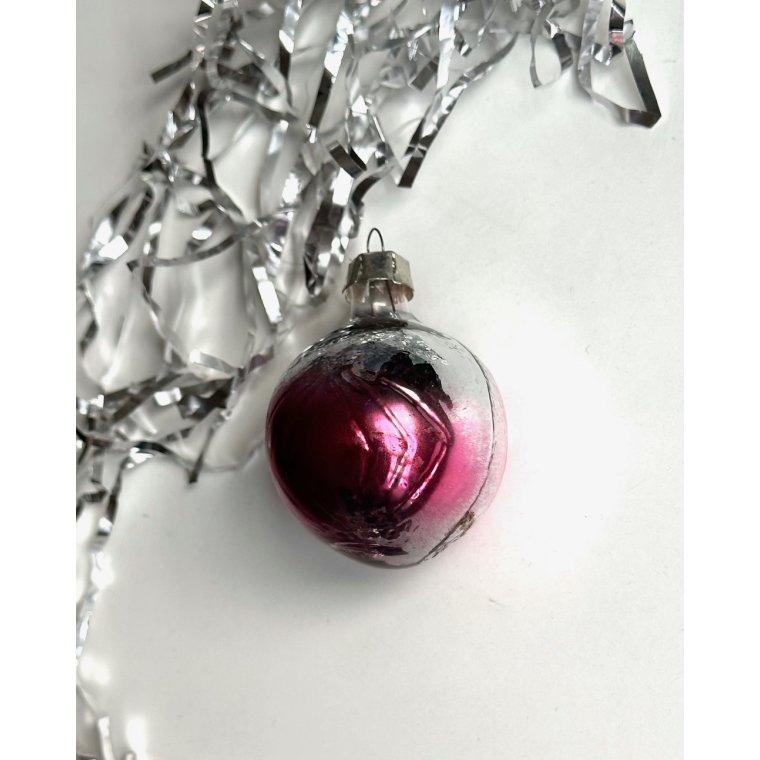 Silver ornaments w contour and pink