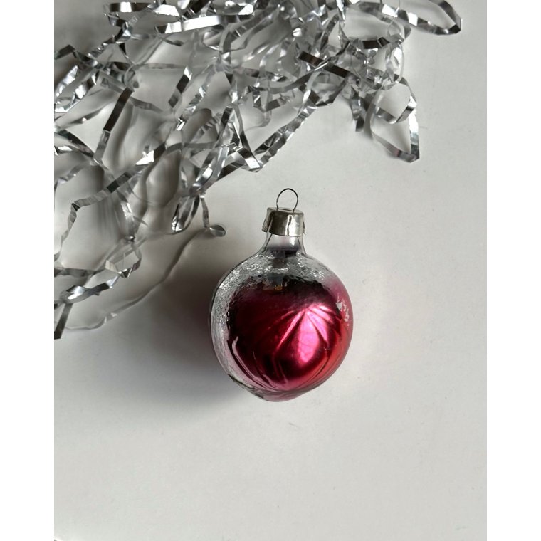 Silver ornaments w contour and pink