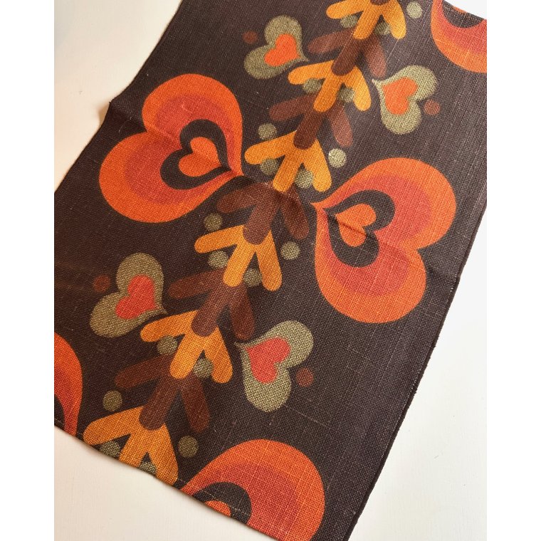 Hessian mini tablecloth w hearts, 42 x 62 cm