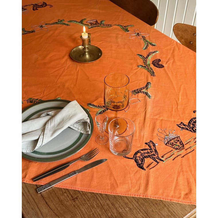 Antik juledug, broderet m katte, 120 x 120 cm