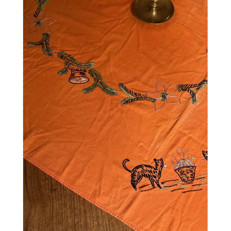 Antik juledug, broderet m katte, 120 x 120 cm