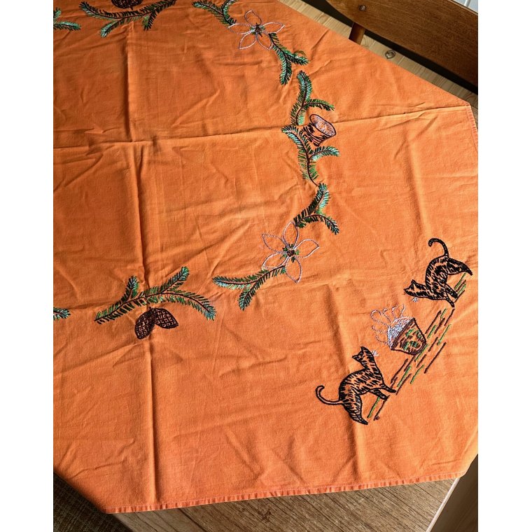 Antik juledug, broderet m katte, 120 x 120 cm