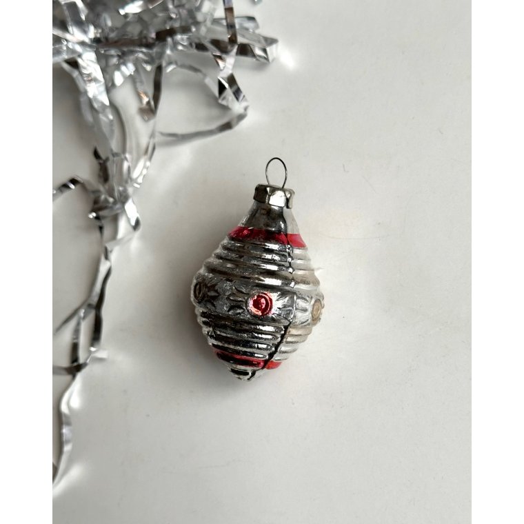 Small lantern w dots