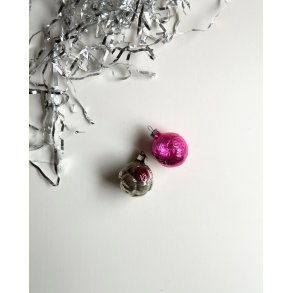 Vintage Christmas balls, yarn, set of 2