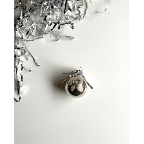 Vintage silver ball w lametta