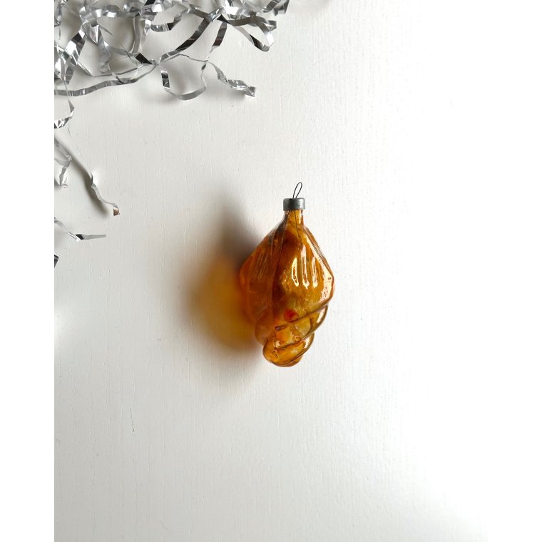 Brunt, kantet ornament 