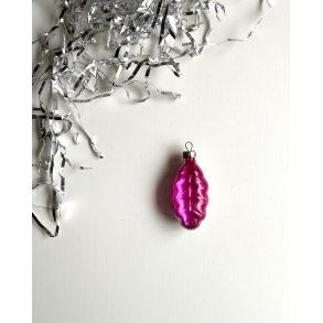 Purple, semi transparent oak leaf