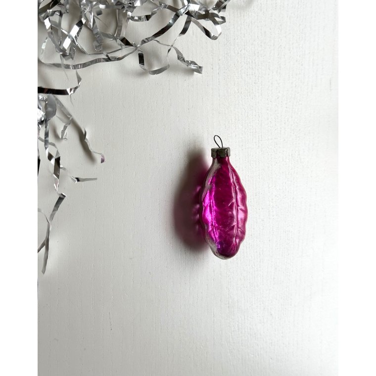 Purple, semi transparent oak leaf