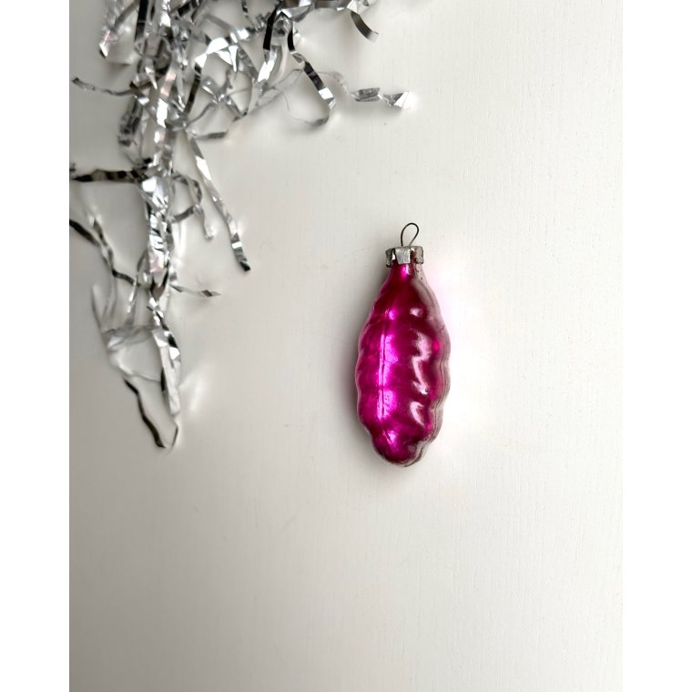 Purple, semi transparent oak leaf