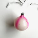 Vintage julekugle, hvid m neon pink