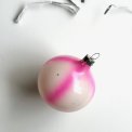 Vintage julekugle, hvid m neon pink