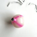Vintage julekugle, hvid m neon pink