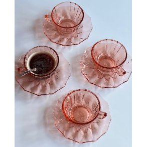 Cups w saucers, rosy glass, set of 4