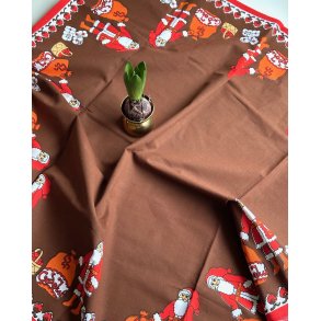 Retro Christmas tablecloth, brown w Santas, 135 x 195 cm