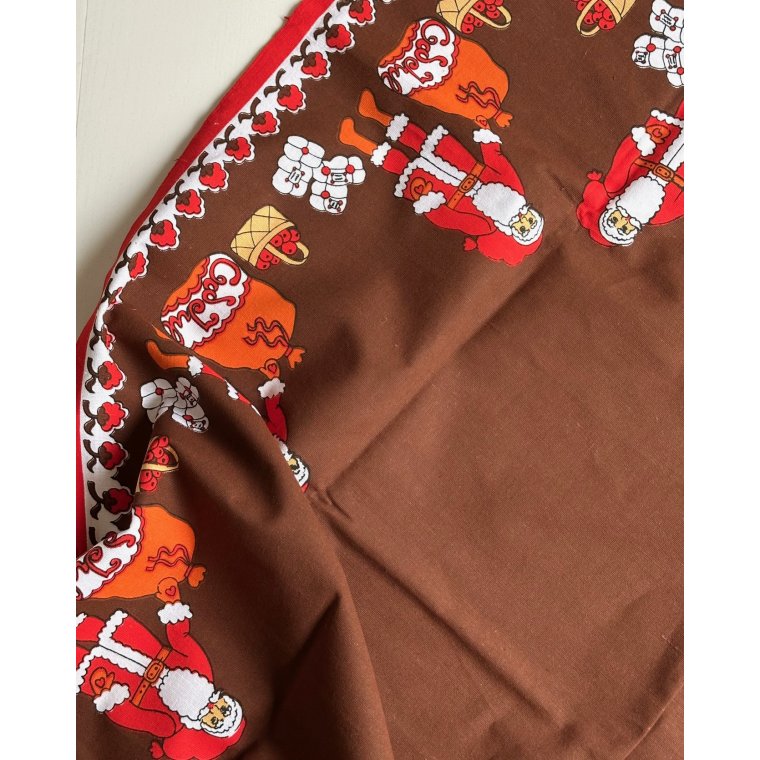 Retro Christmas tablecloth, brown w Santas, 135 x 195 cm