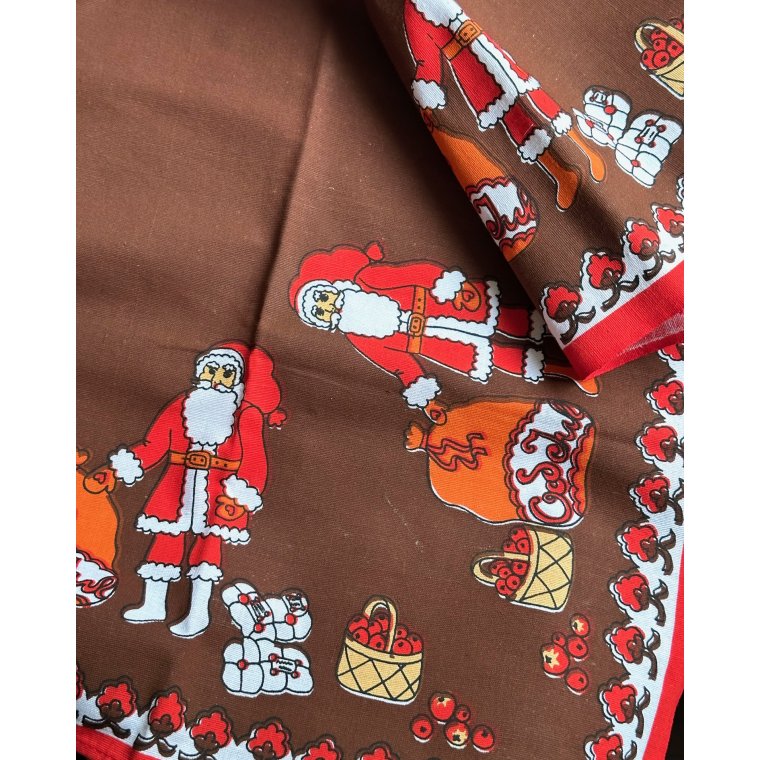 Retro Christmas tablecloth, brown w Santas, 135 x 195 cm