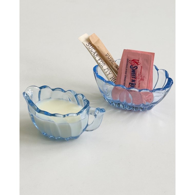 Sukker- og fl�des�t, lysebl�t glas