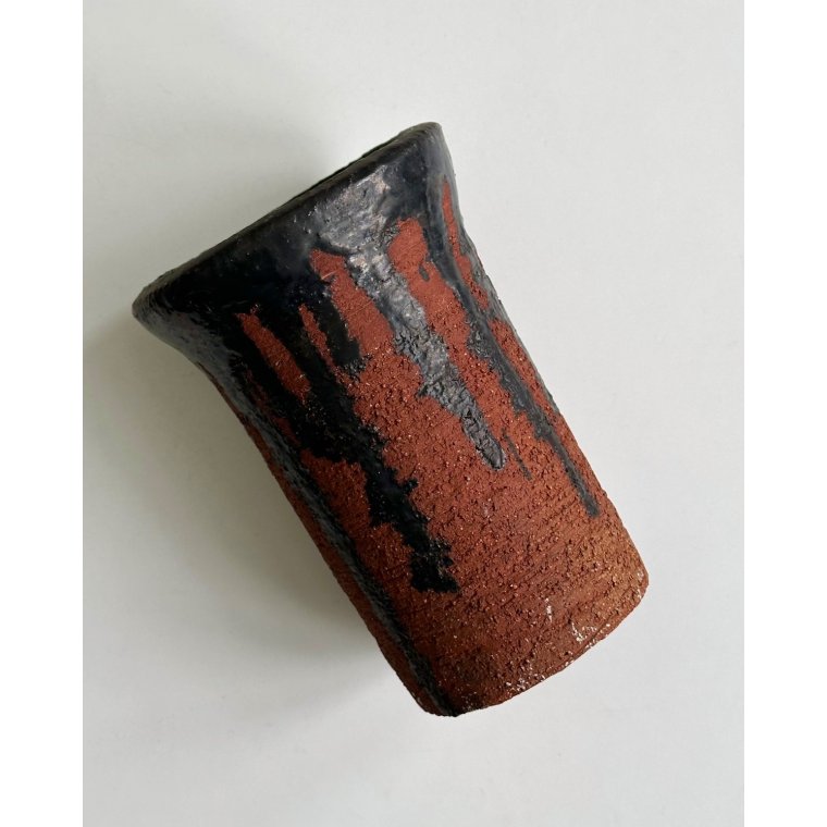 H�ndlavet keramikvase