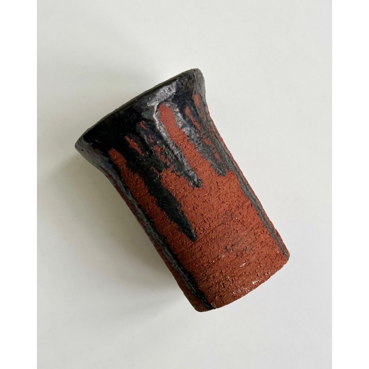 H�ndlavet keramikvase