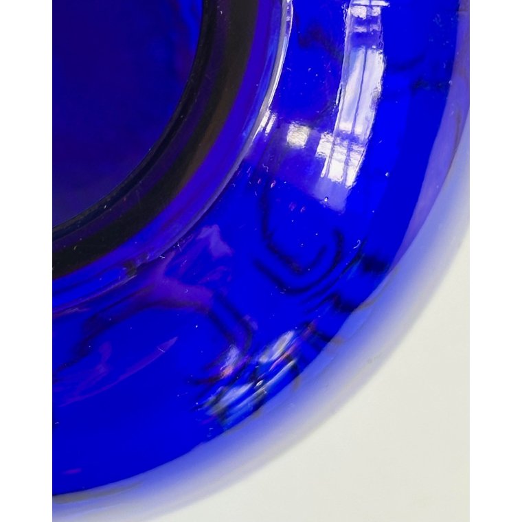 Kuglevase, presset glas