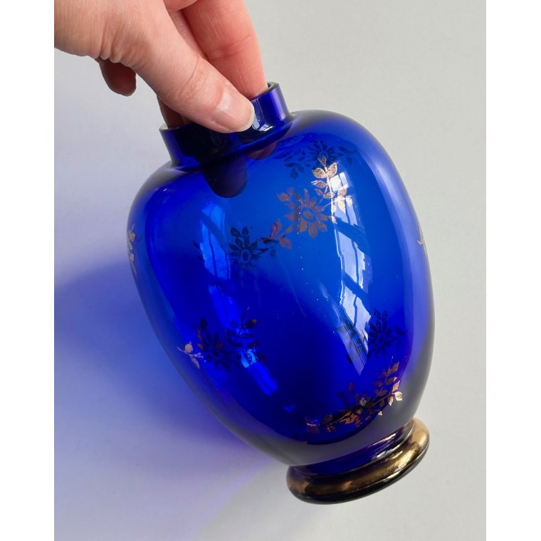 Koboltbl� glasvase m gyldent print