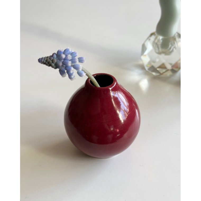 Teardrop shaped mini vase