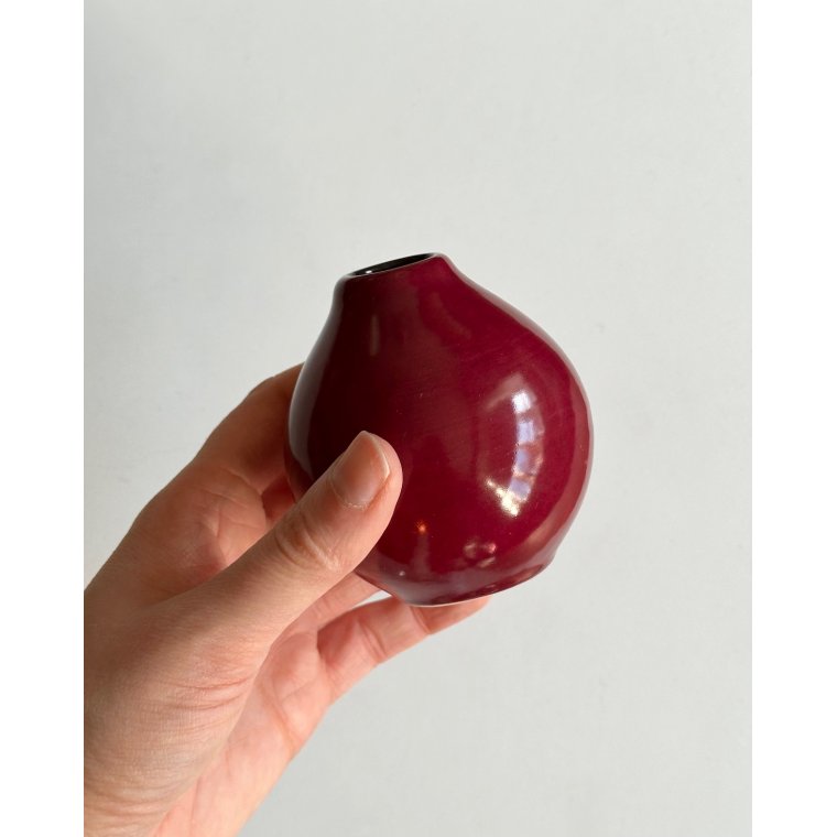 Teardrop shaped mini vase