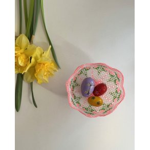 Pearl-stitched dish, pink