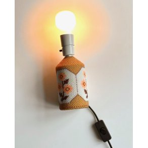 Perlesyet bordlampe