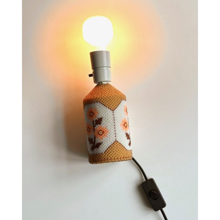 Perlesyet bordlampe