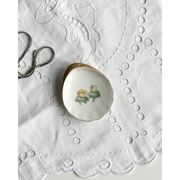 Bing og Grndahl Erantis, asiet