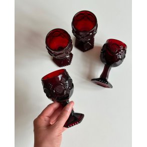 Avon wine glasses, ruby, set of 4