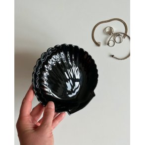 Dish, clam, black opaline glass