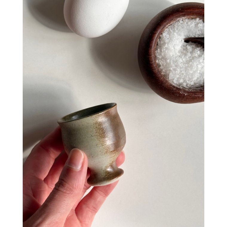 Ceramic egg cup, glossy
