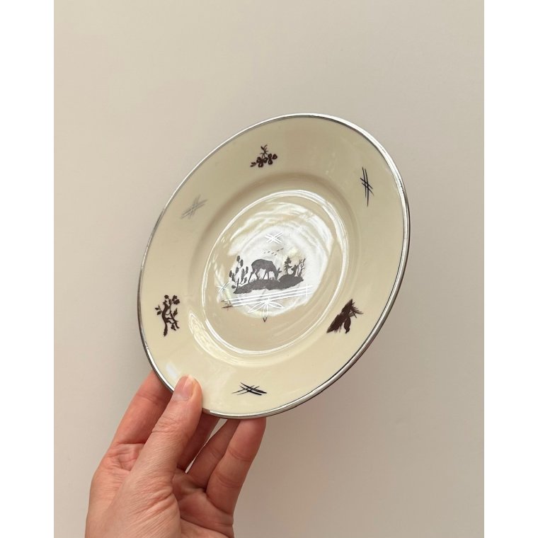 Cake plate w deer - F
